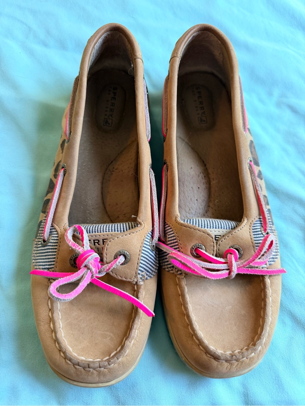 Sperry Angelfish Women’s Tan Leather Boat Shoes with Pink Laces